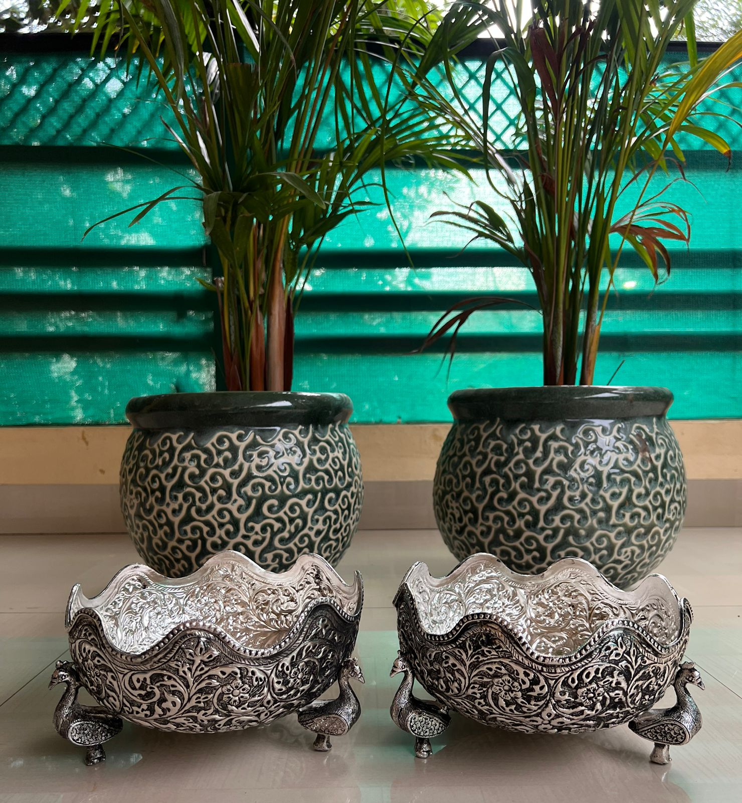 Antique finish German silver 3 legged swan urli bowl for home décor, 1 piece